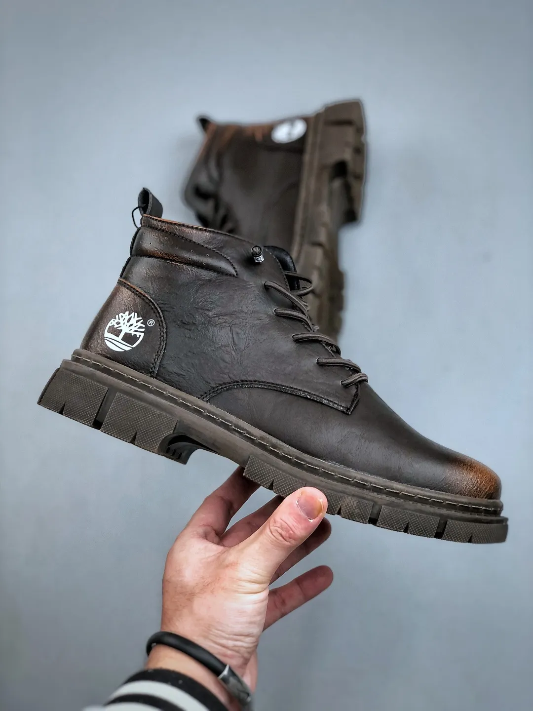 Local pick-up💰 520 supports store Timberland/Timberland classic 25ss new high-top (plus velvet) classic re-creation, brand new upgrade, Guangdong factory quality, original box and original packaging. The fabric is made of Italian top-grade frosted cowhide, with anti-odor and anti-corrosion genuine leather latex insoles to give you a perfect wearing experience. High-quality and durable, a must-have for sportsmen. Specially designed to treat those who are not handsome. High-quality and first-class foot feel. Exclusive supply. Official item number: TB23066 Size: 39 40 41 42 43 44